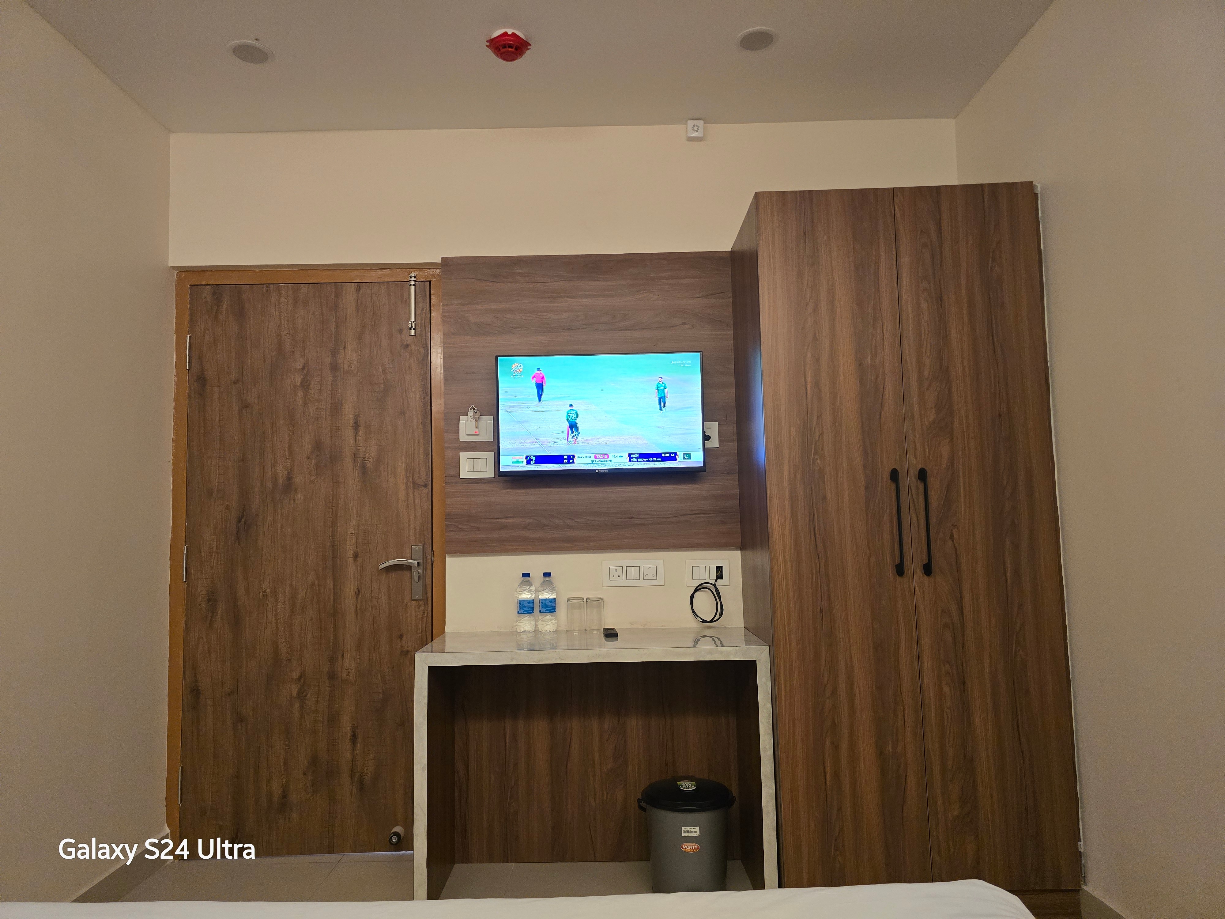 Hotel Ultimate One - Tap to explore photos