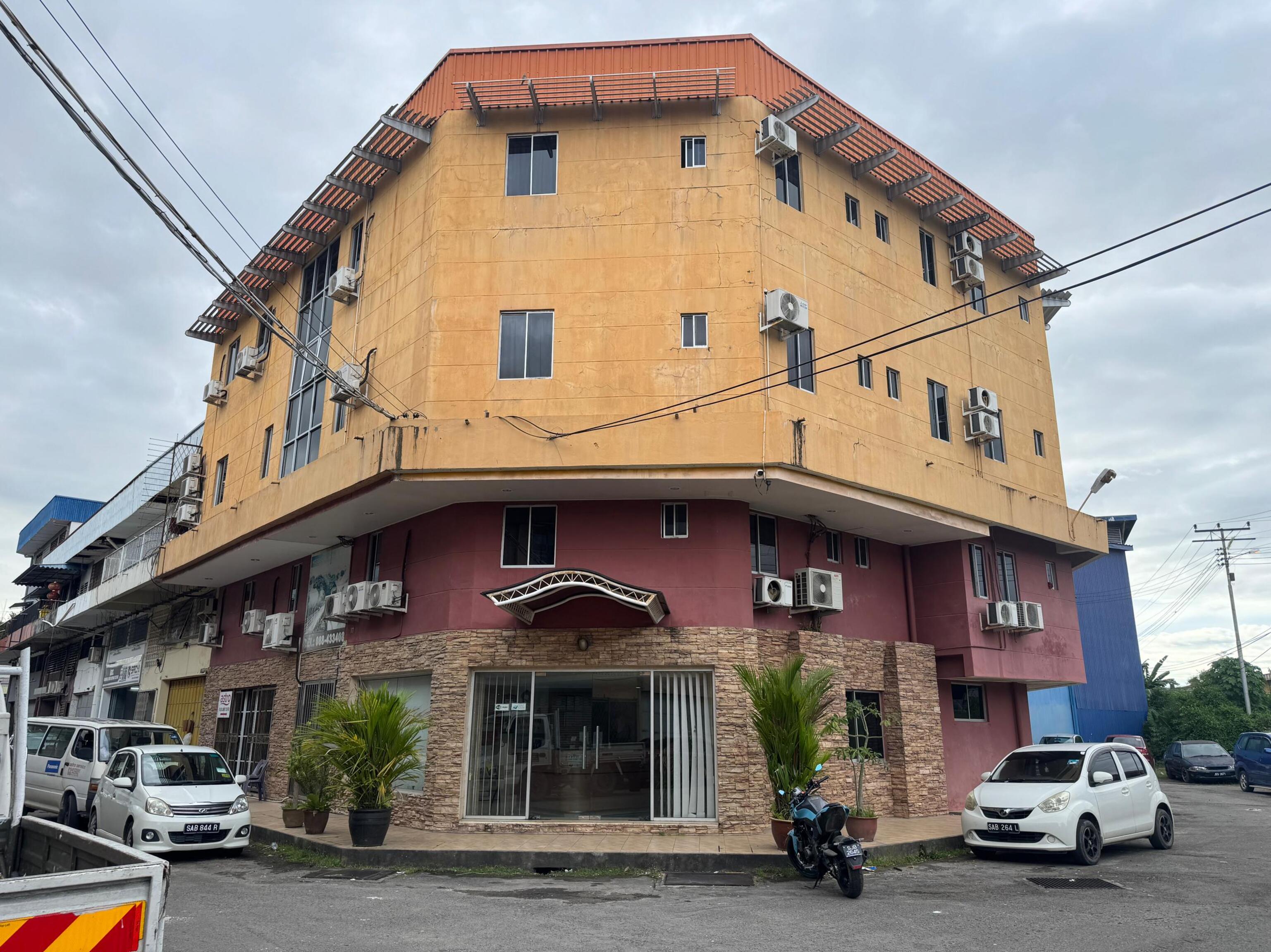 Dancenter Hotel Oriental - Tap to explore photos