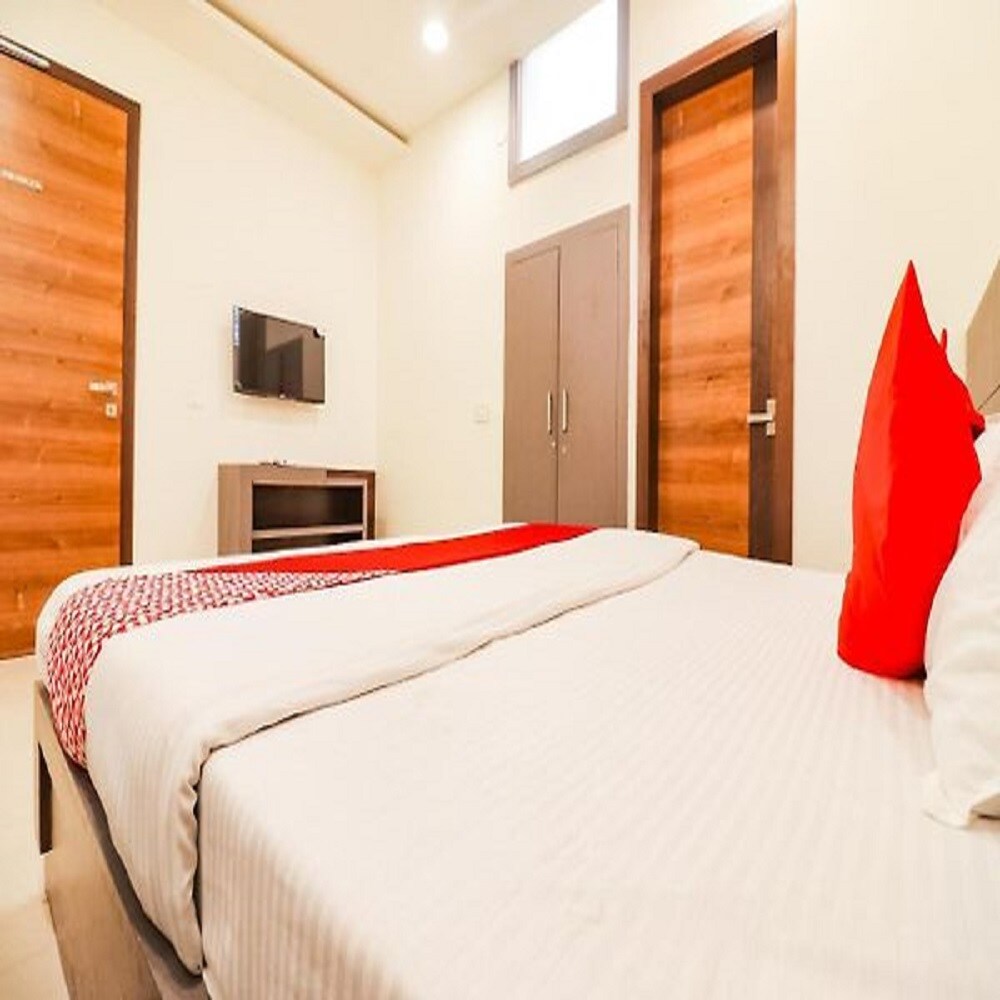 Hotel orbit - Tap to explore photos