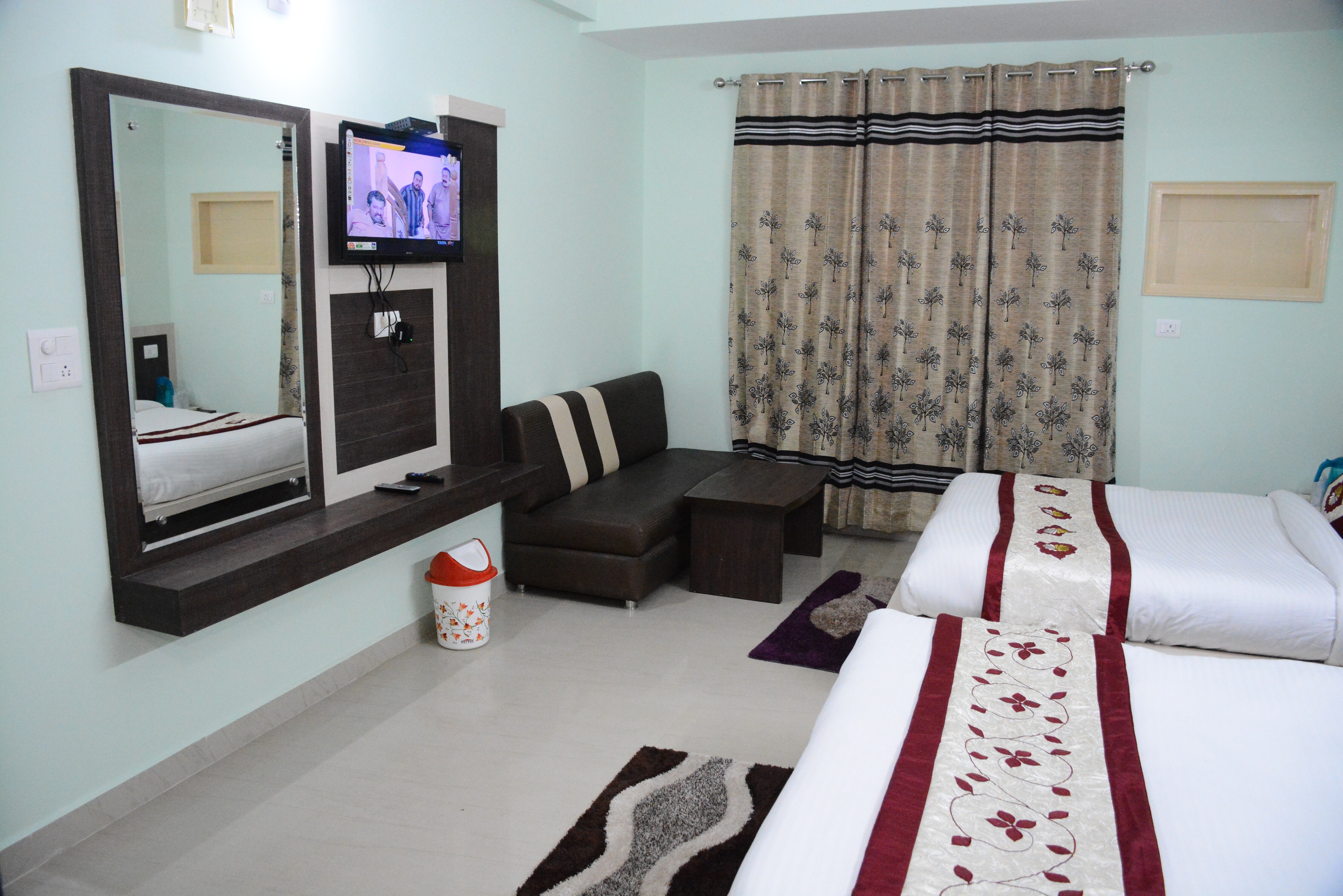 Hotel Rakhee Palace  - Tap to explore photos