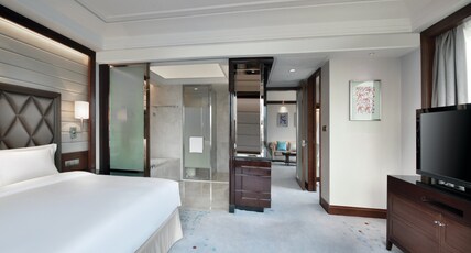 Crowne Plaza Nanchang Riverside, an IHG Hotel Room Type - 1 Bedroom Suite City View Smoking