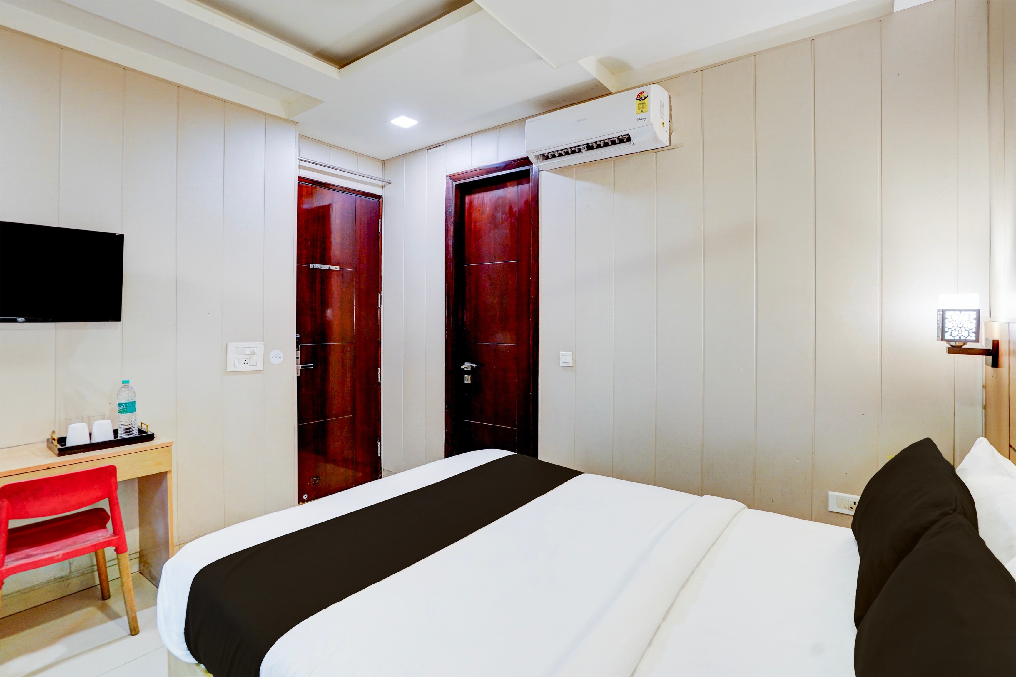 Hotel O Rohini Sector 24 - Tap to explore photos