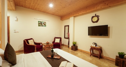 Mont Kufri Resort Room Type - Executive Room Valley View with Balcony Mont Kufri Resort Room Type - Executive Room Valley View with Balcony