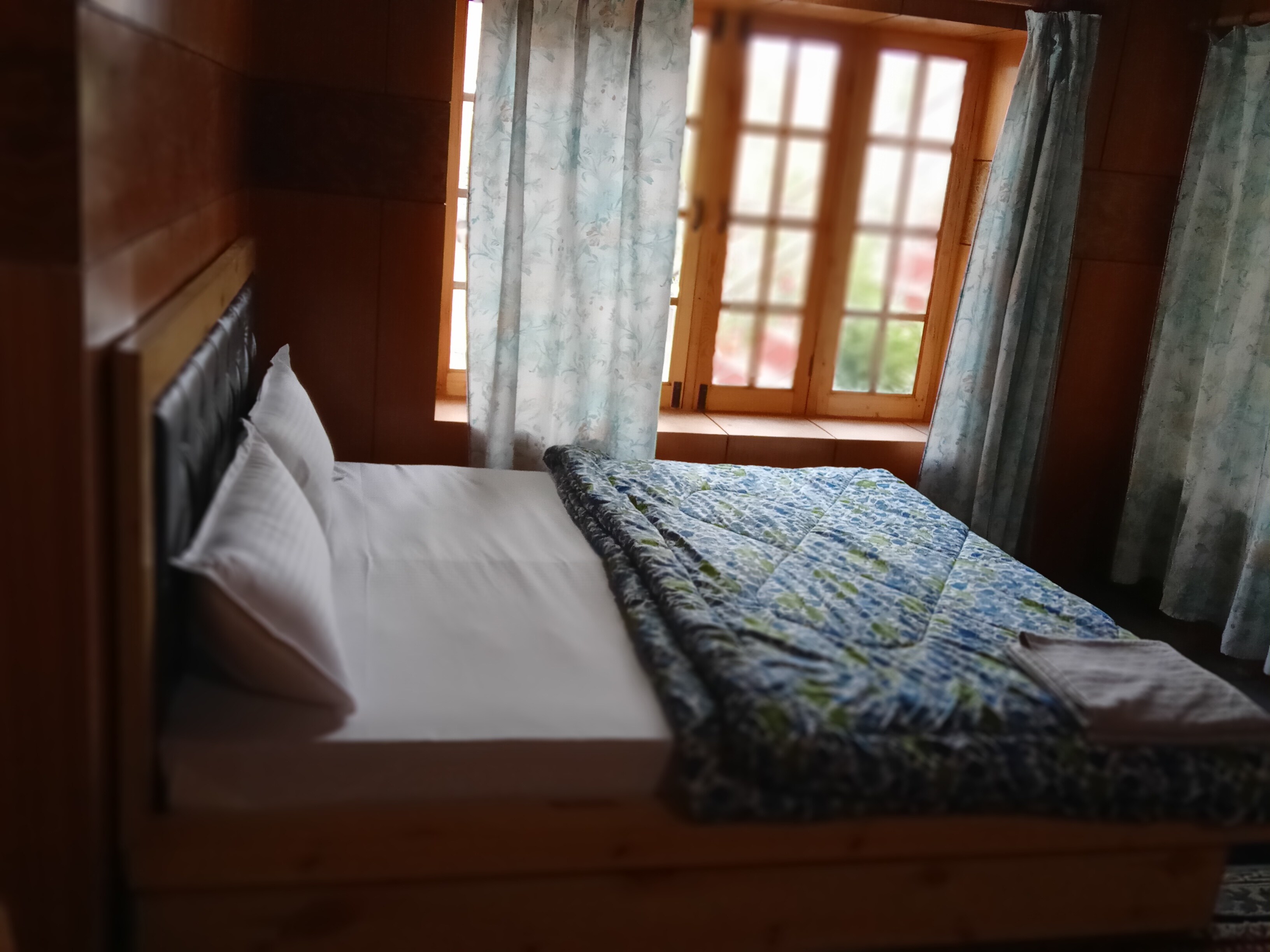 Shengoor Homestay | Rooms & Kitchen - Tap to explore photos