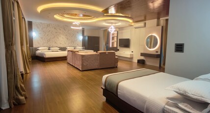 SILVER CLOUD Room Type - Royal Club Room with Bathtub