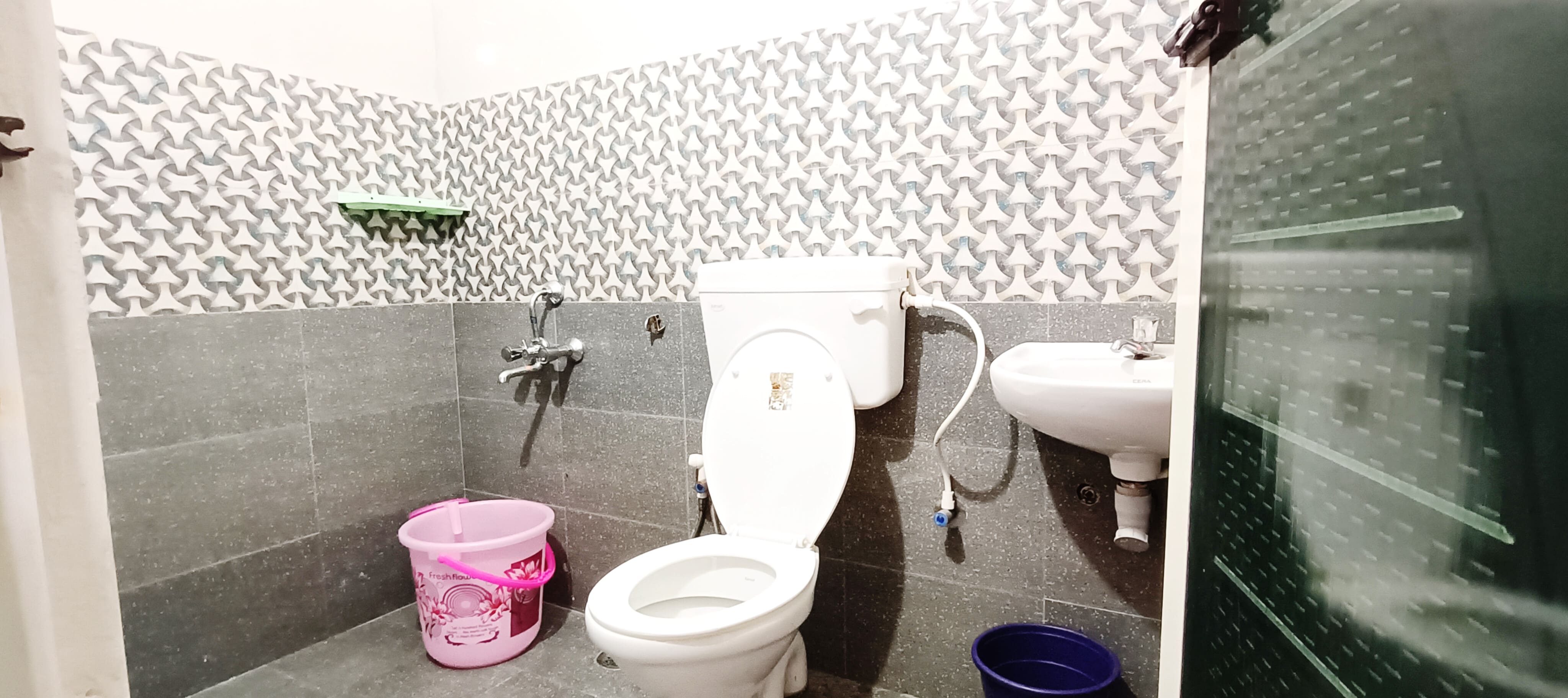 SGS HOMESTAY - Tap to explore photos