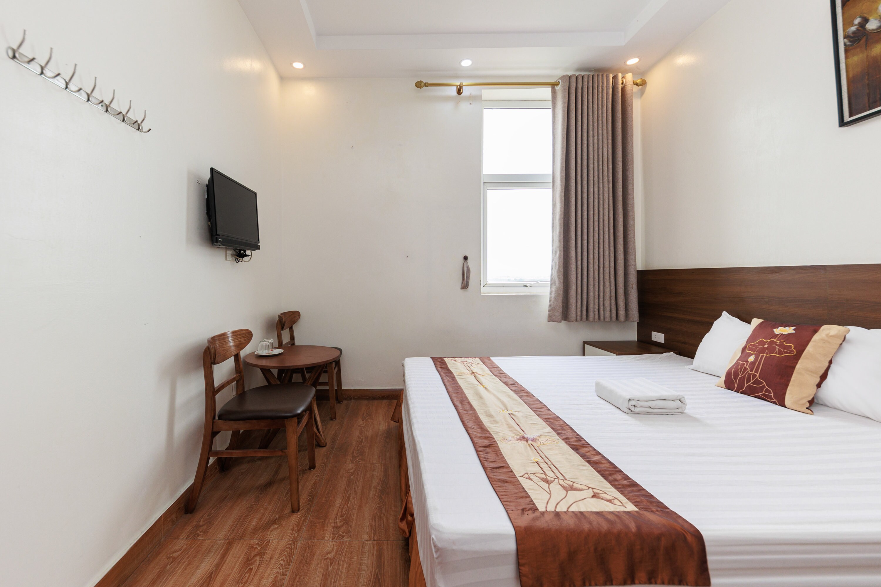 OYO 472 Lenka Hotel - Tap to explore photos