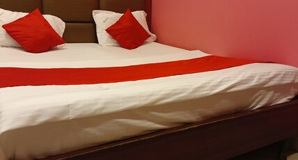 Hotel Trimurti Room Type - Deluxe Room - AC (Western Toilet)