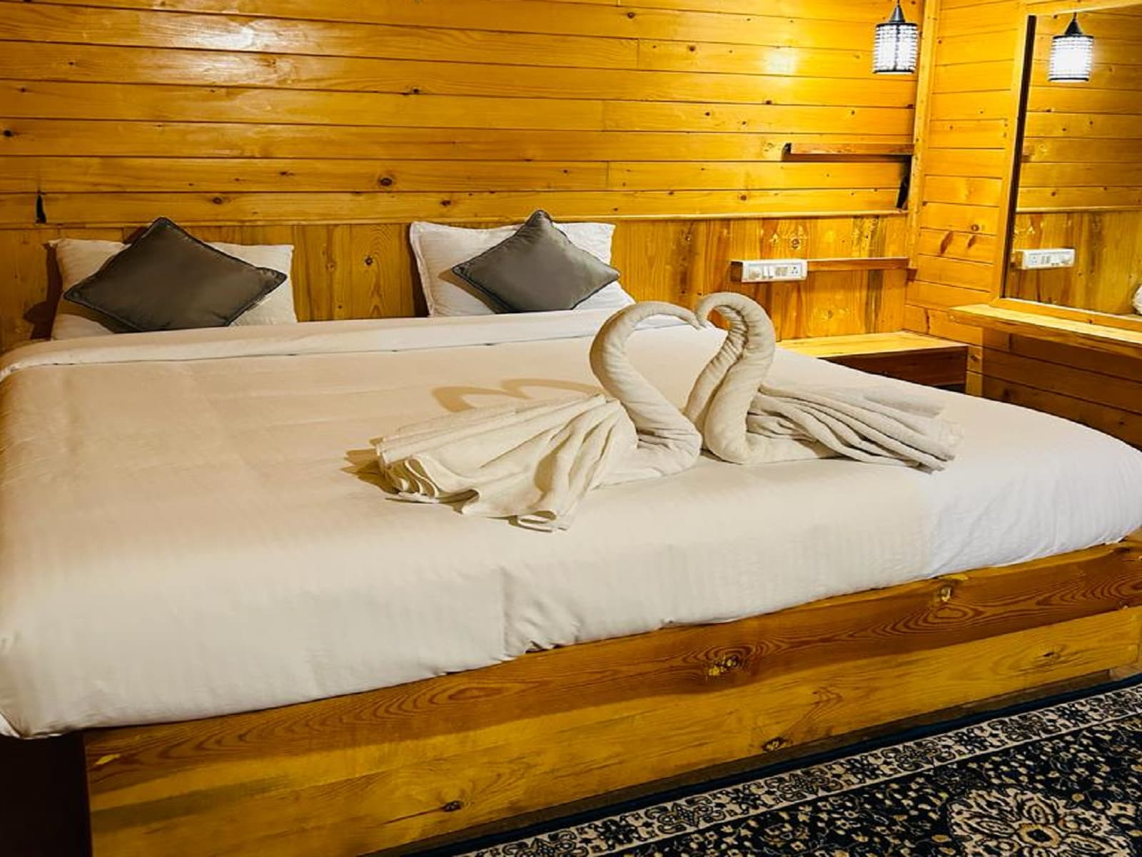 La Serene - Tap to explore photos