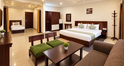 Hotel Shubham Grand || Near KIIT, DLF Cyber City & Infocity Room Type - Suite - Triple