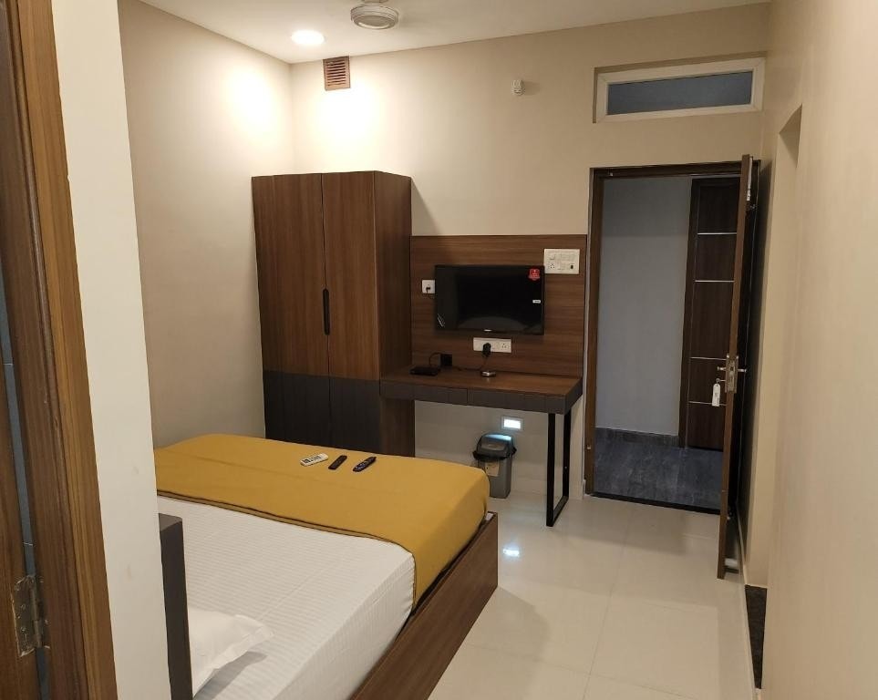 M SQUARE - Tap to explore photos