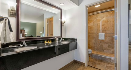 Best Western Plus InnTowner Madison Room Type - Suite-1 King Bed, Non-Smoking, Microwave And Refrigerator, Wi-Fi, Full Breakfast