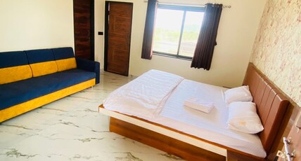SR GRAND HOTEL Room Type - Suite Room with Hill View