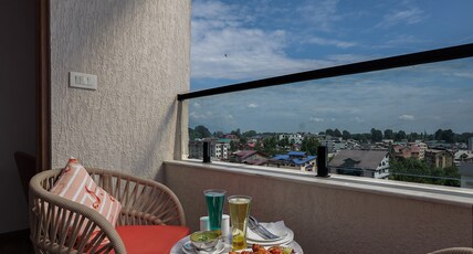 Solar Residency, Srinagar Room Type - Premier Plus with Buthtub and Balcony Solar Residency, Srinagar Room Type - Premier Plus with Buthtub and Balcony