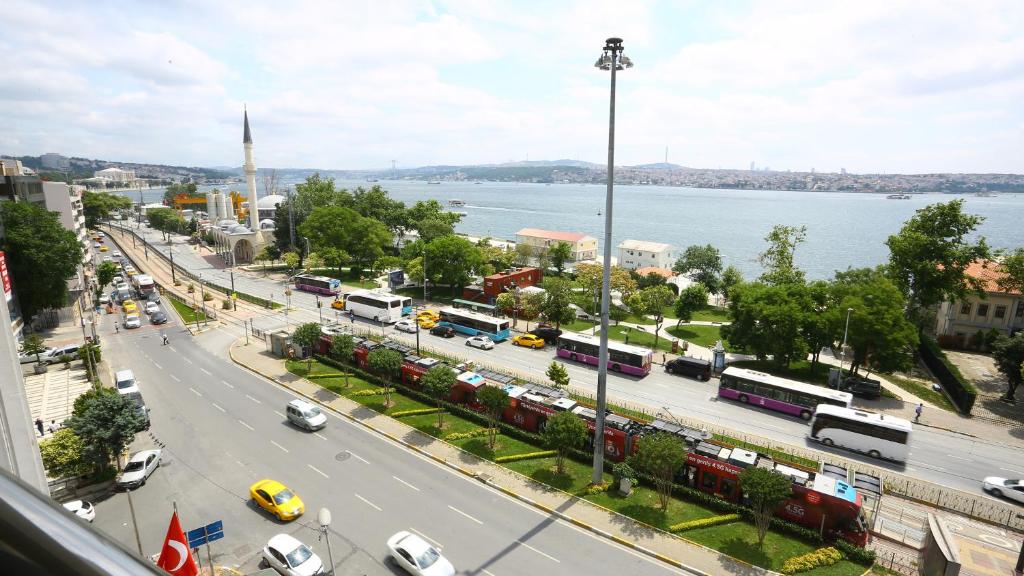 Zimmer Bosphorus Hotel - Tap to explore photos