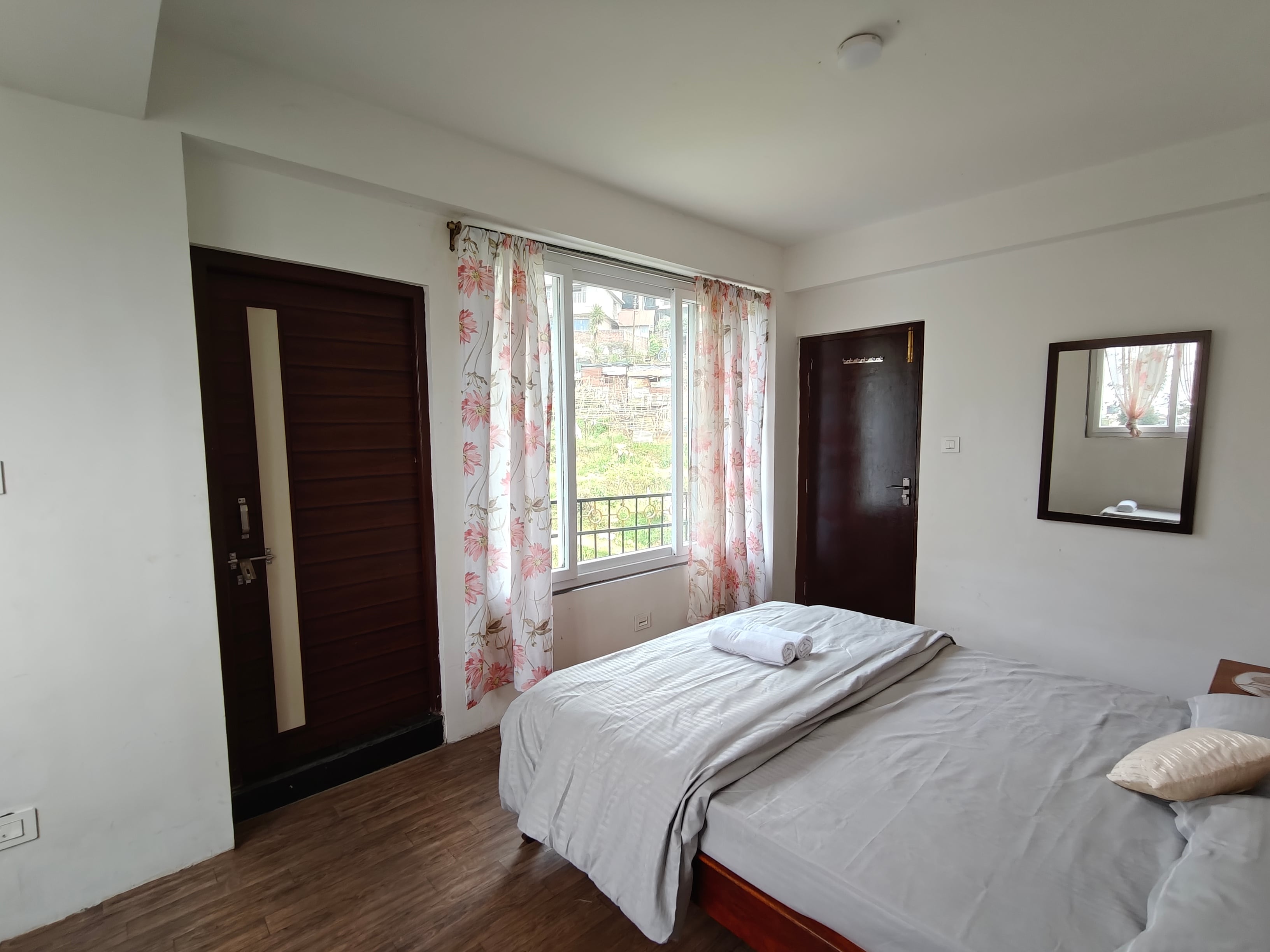 The Breeze Homestay Darjeeling - Tap to explore photos