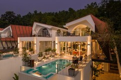 Lux 4BHK Villa w/ Infinity Pool | Breakfast | Lift by Savera Stays