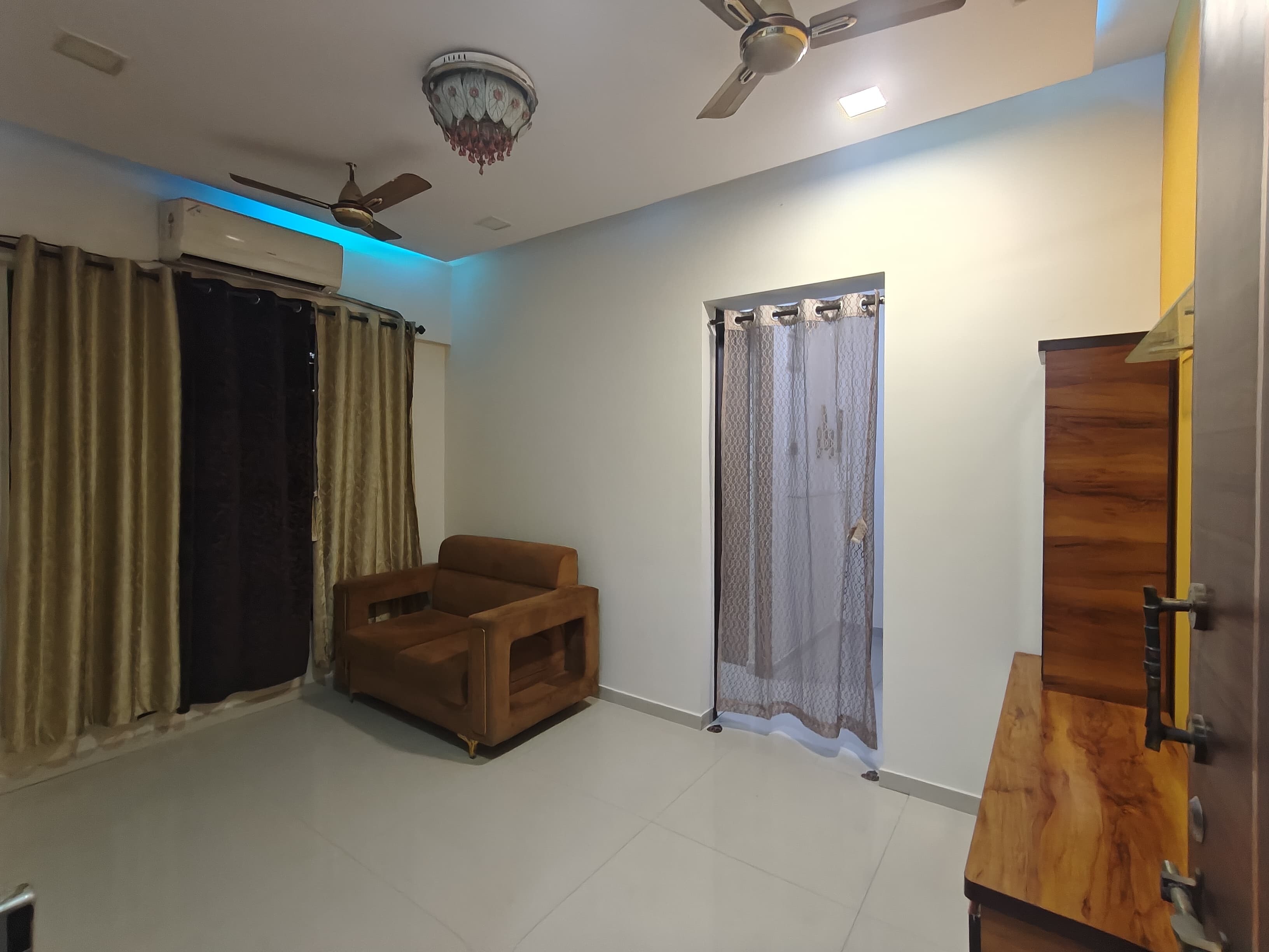 Curated Cozy Haven 1Bhk Flat in Hiranandani Estate - Tap to explore photos
