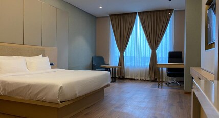Hotel P4 City Centre Room Type - Premium King Room