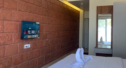 Anandi Hotel,Guhagar Room Type - Deluxe Room with Beach View