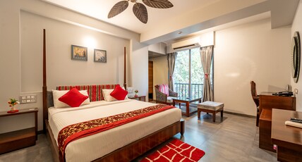 Zense Candolim Room Type - Deluxe Room