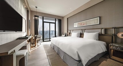 Ocean Spring Resort Chengdu, MGallery by Sofitel Room Type - DELUXE ROOM, 1 Hollywood King Size Bed, Separable, Garden View