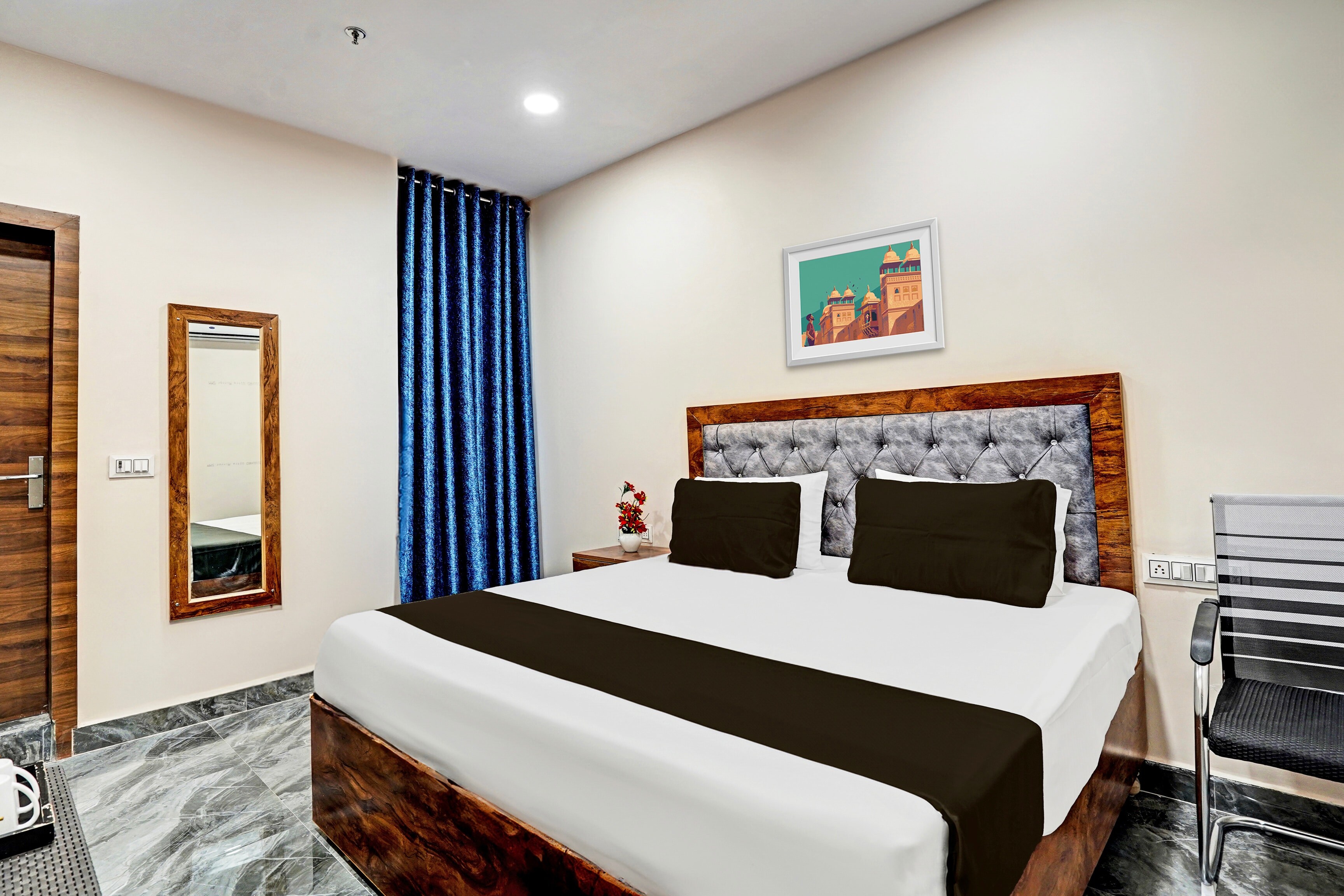 Hotel O by OYO Lord King Hotel - Tap to explore photos