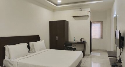 Hotel Varay Express Room Type - Deluxe Rooms
