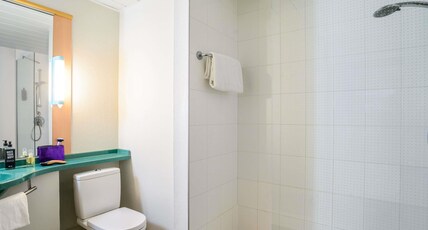 ibis Milano Centro Room Type - Design room with 1 double bed and 1 single bed