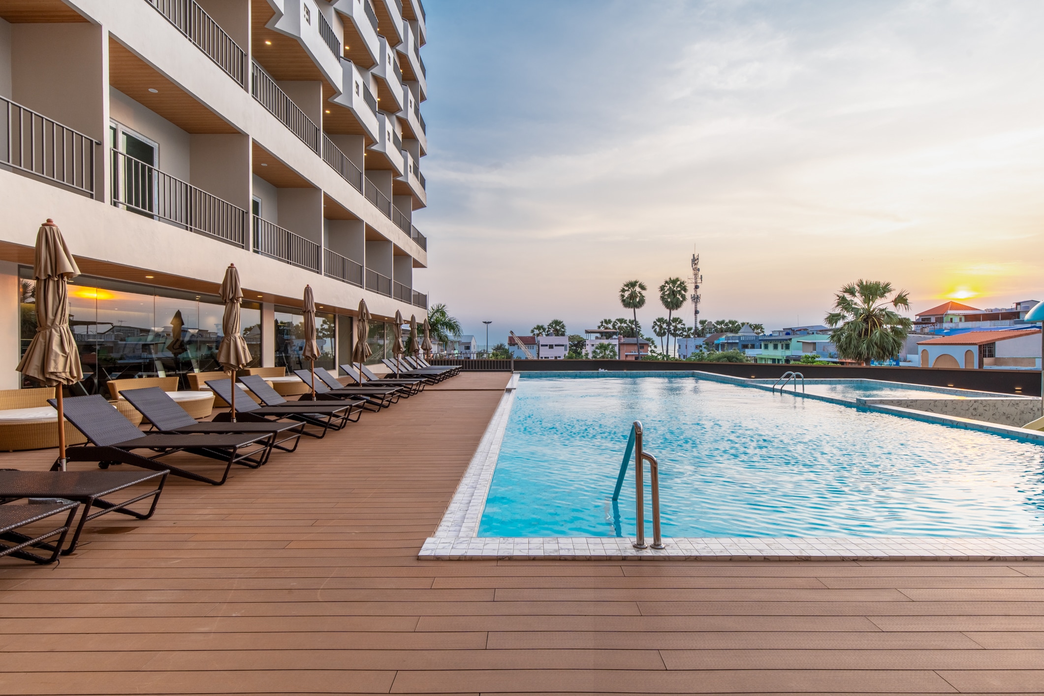Jomtien Thani Hotel - Tap to explore photos