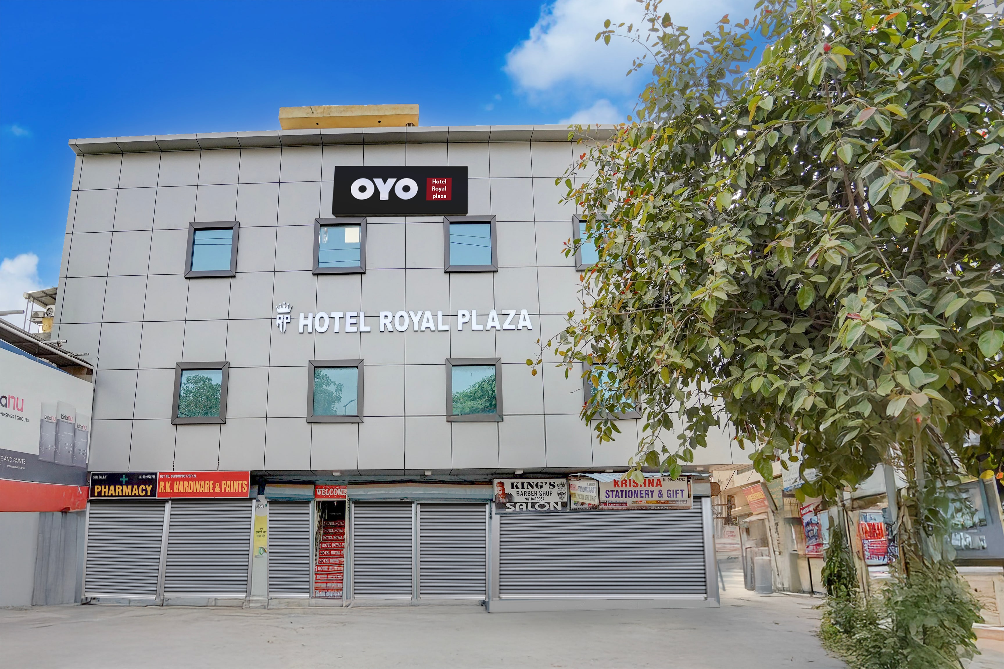 Hotel O Royal Plaza - Tap to explore photos