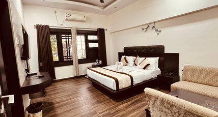 Hotel Mayura Room Type - Deluxe Room