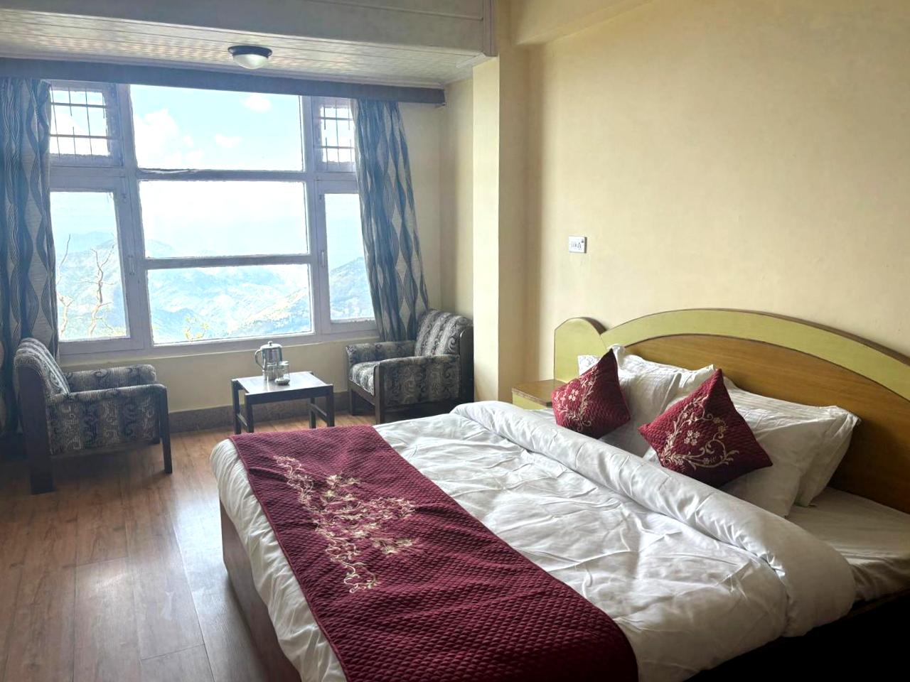 Hotel Amar Palace Shimla - Tap to explore photos