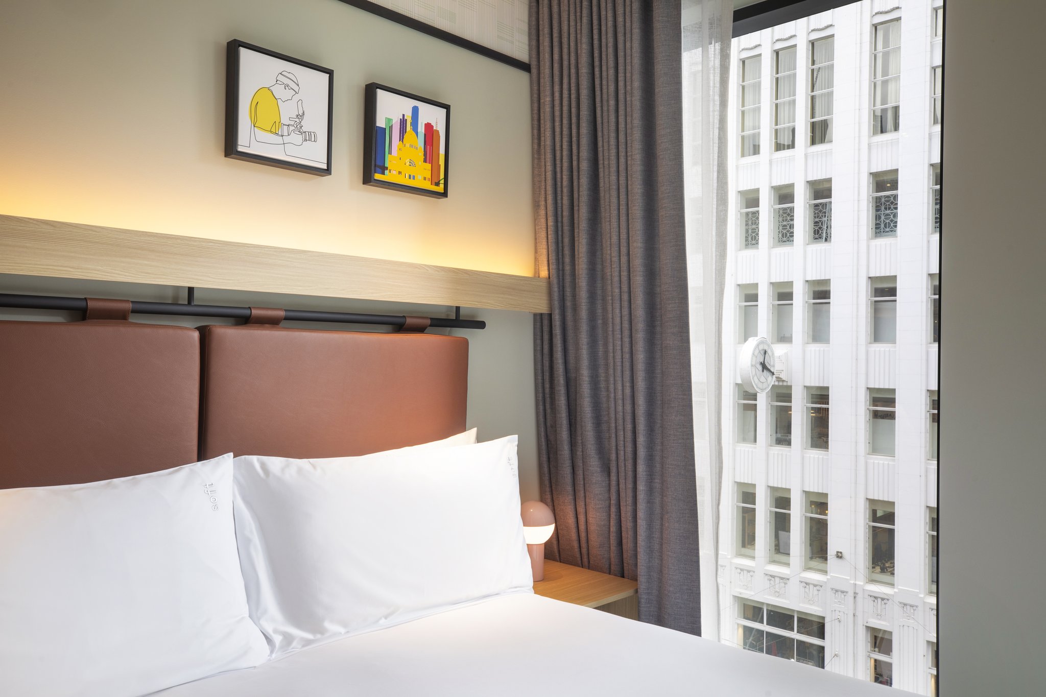 Holiday Inn MELBOURNE BOURKE STREET MALL - Tap to explore photos