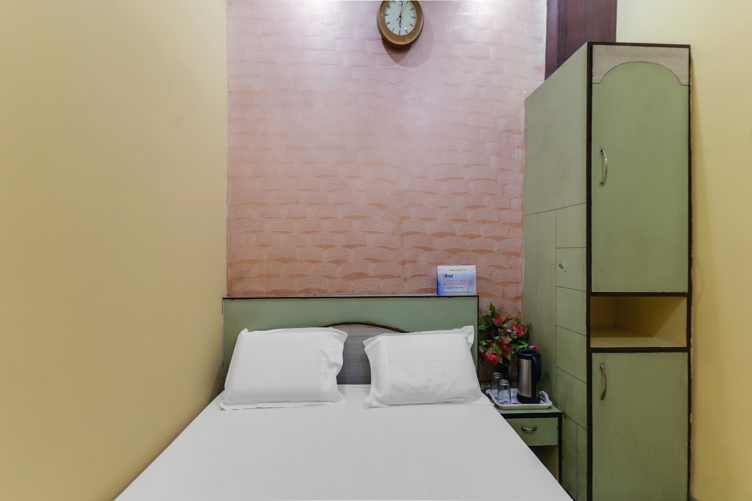 Hotel O RAGA - Tap to explore photos