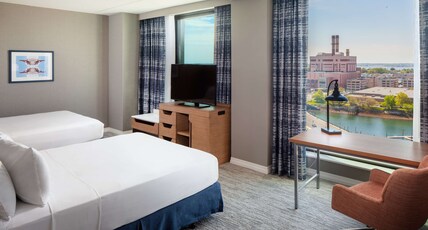 Hampton Inn Boston Seaport, MA Room Type - 2 Q W  SFA WTR VW M A RIS