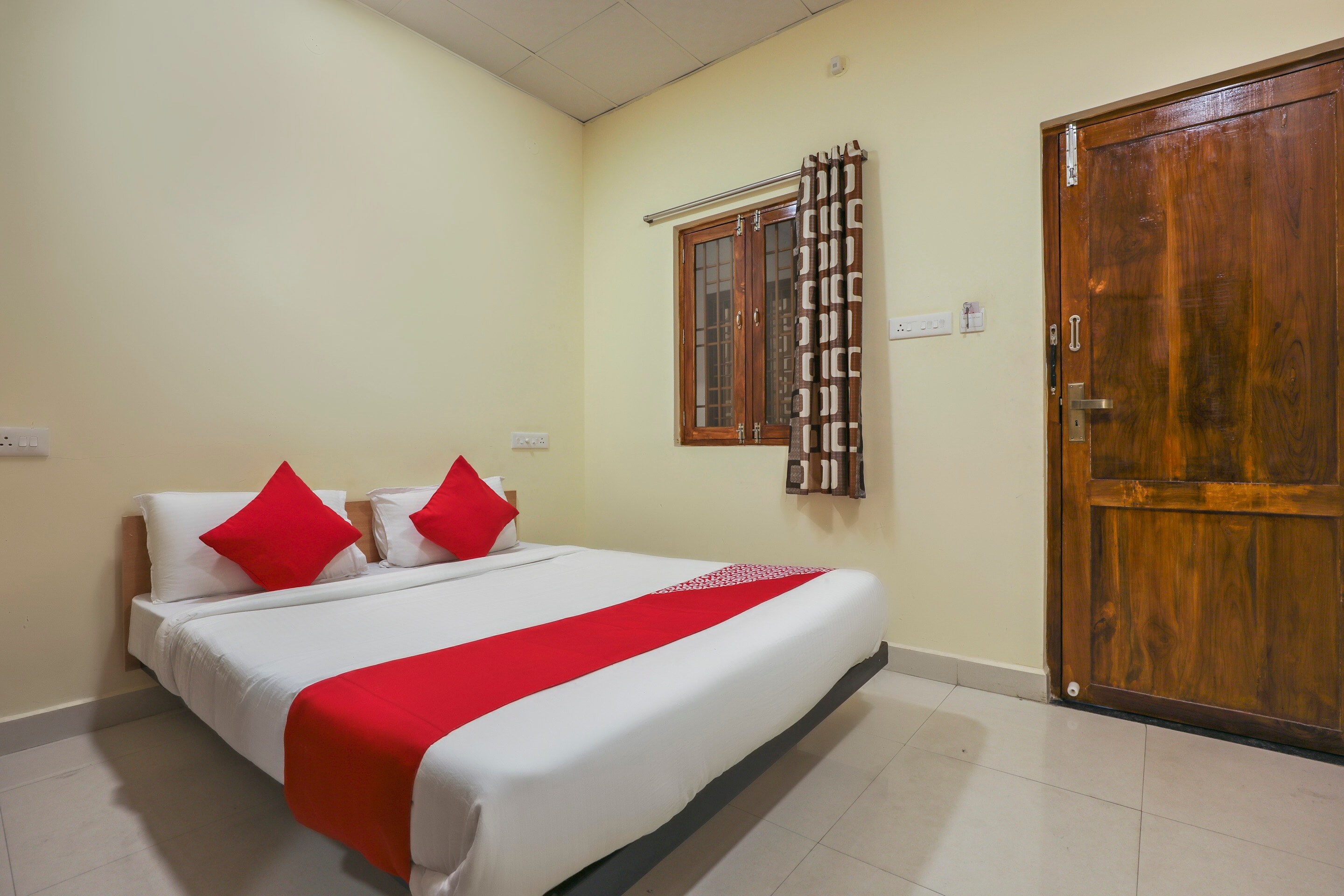 Hotel O Om Sakthi Hotel - Tap to explore photos