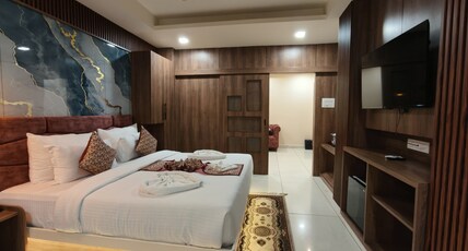 Hotel JCN Comforts Room Type - SERENITY SUITE