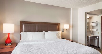 Hampton Inn & Suites Denver - Cherry Creek Room Type - 1 KING 1 BDRM SUITE