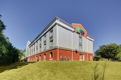Holiday Inn Express Hotel & Suites Emporia