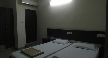 MEHER ARCADE & HOTEL Room Type - Standard