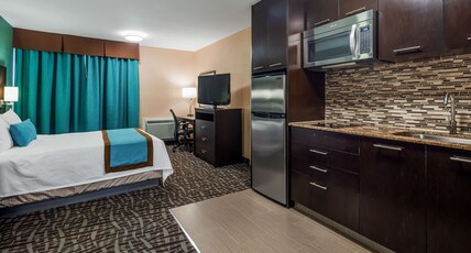 Best Western Plus Barrie Room Type - 1 Queen Bed, Non-Smoking, Modern Design, Kitchenette, High Speed Internet Access, Work Desk, Flat Sc Best Western Plus Barrie Room Type - 1 Queen Bed, Non-Smoking, Modern Design, Kitchenette, High Speed Internet Access, Work Desk, Flat Sc