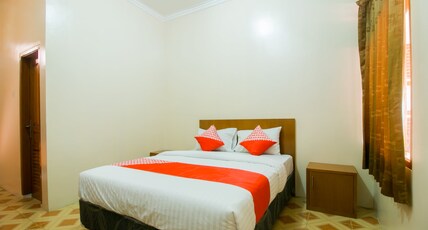 Hotel O Edotel Smkn 1 Pacet Syariah Room Type - Indonesia Deluxe Double