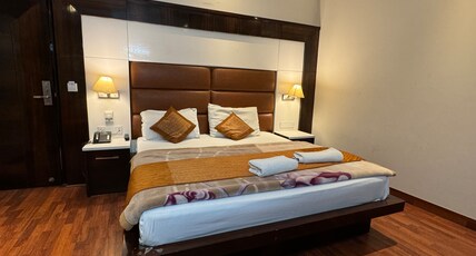 Hotel Geet Deluxe Near Connaught Place and New Delhi Railway Station Room Type - Super Deluxe AC Room with Parking