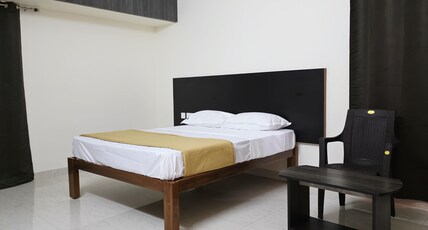 RJ Residency Srirangam Room Type - STANDARD DOUBLE  AC ROOM