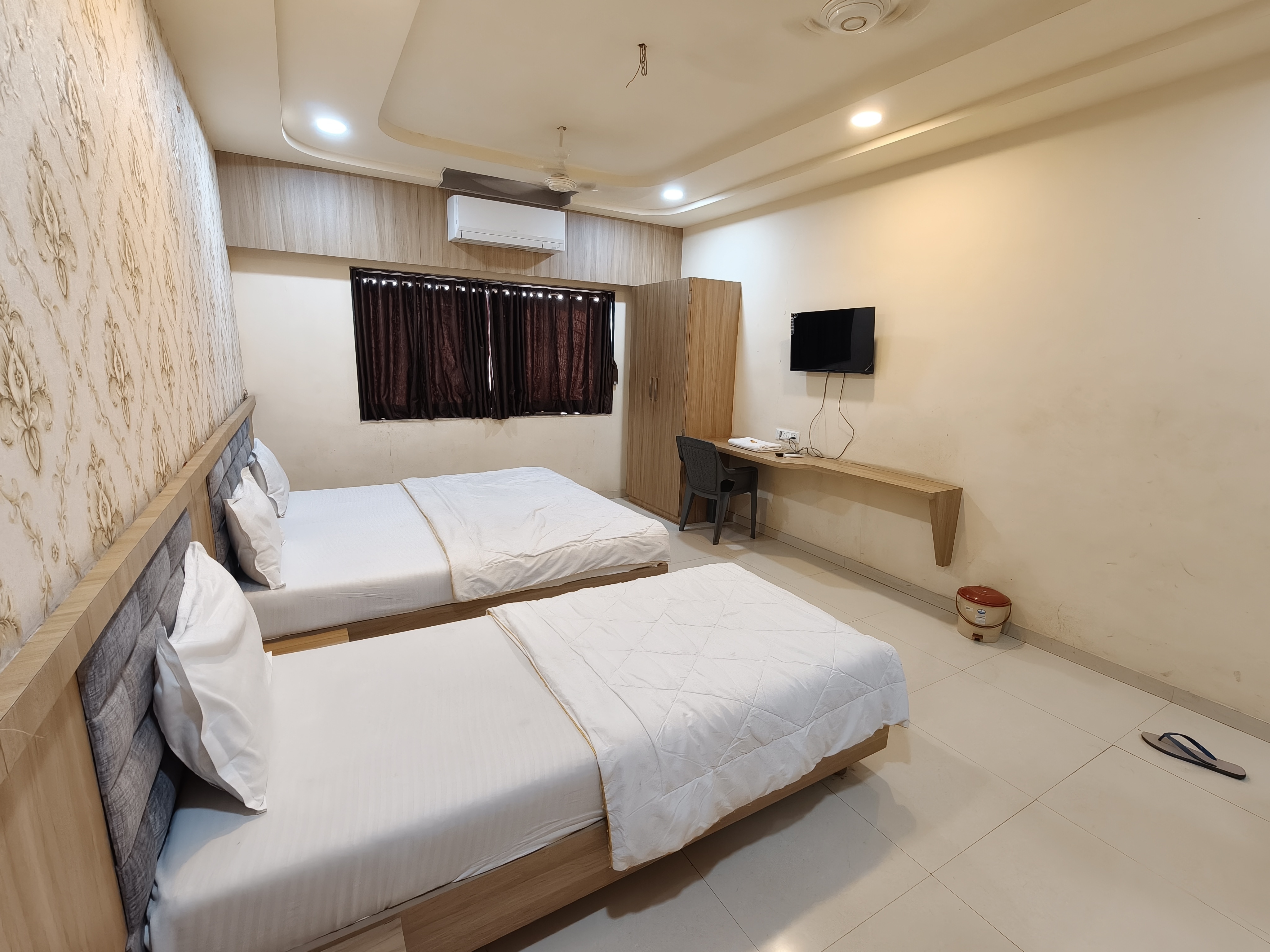 Hotel New Delhi Darbar - Tap to explore photos
