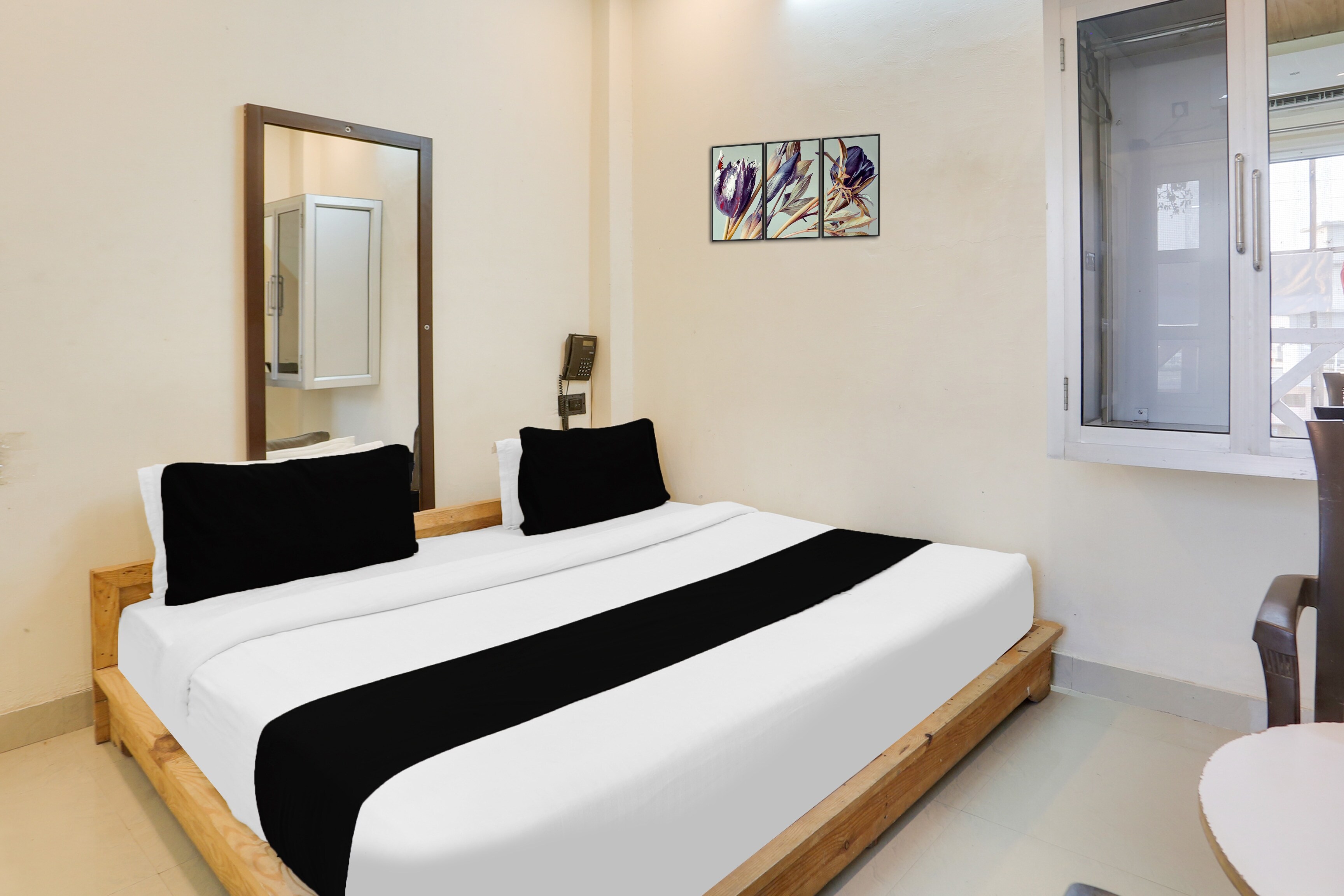 Super Hotel O Jamrani Formerly White House - Tap to explore photos