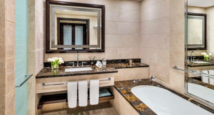 Makkah Clock Royal Tower - A Fairmont Hotel Room Type - Fairmont Gold Executive Suite - King-Size Bed - City View Makkah Clock Royal Tower - A Fairmont Hotel Room Type - Fairmont Gold Executive Suite - King-Size Bed - City View