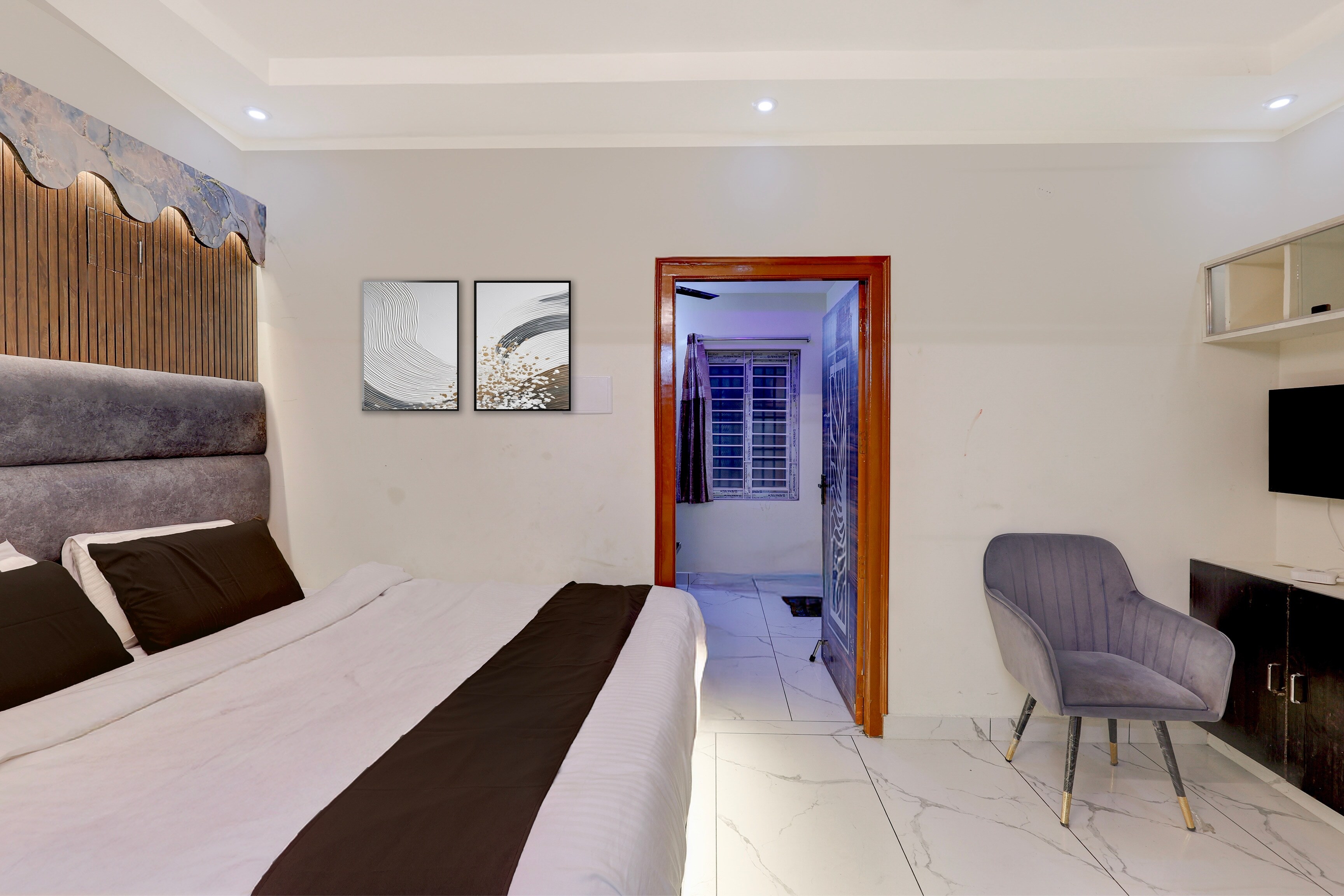 Hotel O by OYO Murari Grand - Tap to explore photos