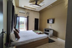 hari ratna home stay